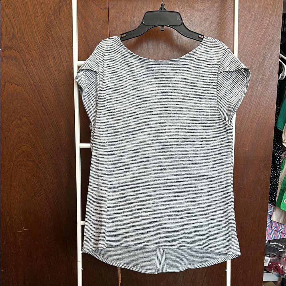 EUC Market & Spruce Gray Stripe Tulip Cap Sleeve Faux Button Back T-Shirt SP